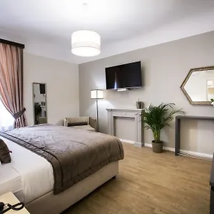Chic & Town Luxury Bed and breakfast